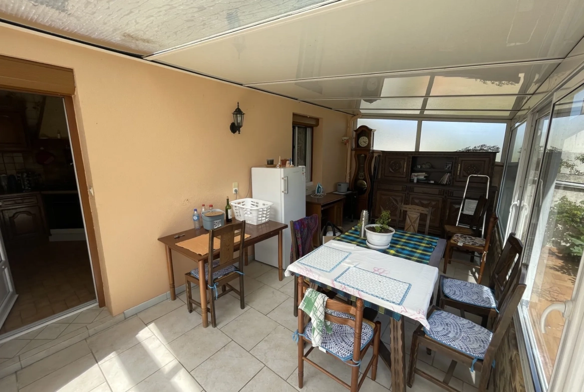 Pavillon à Le Lude avec 3 chambres, garage et panneaux solaires - Prix 191 000 € 