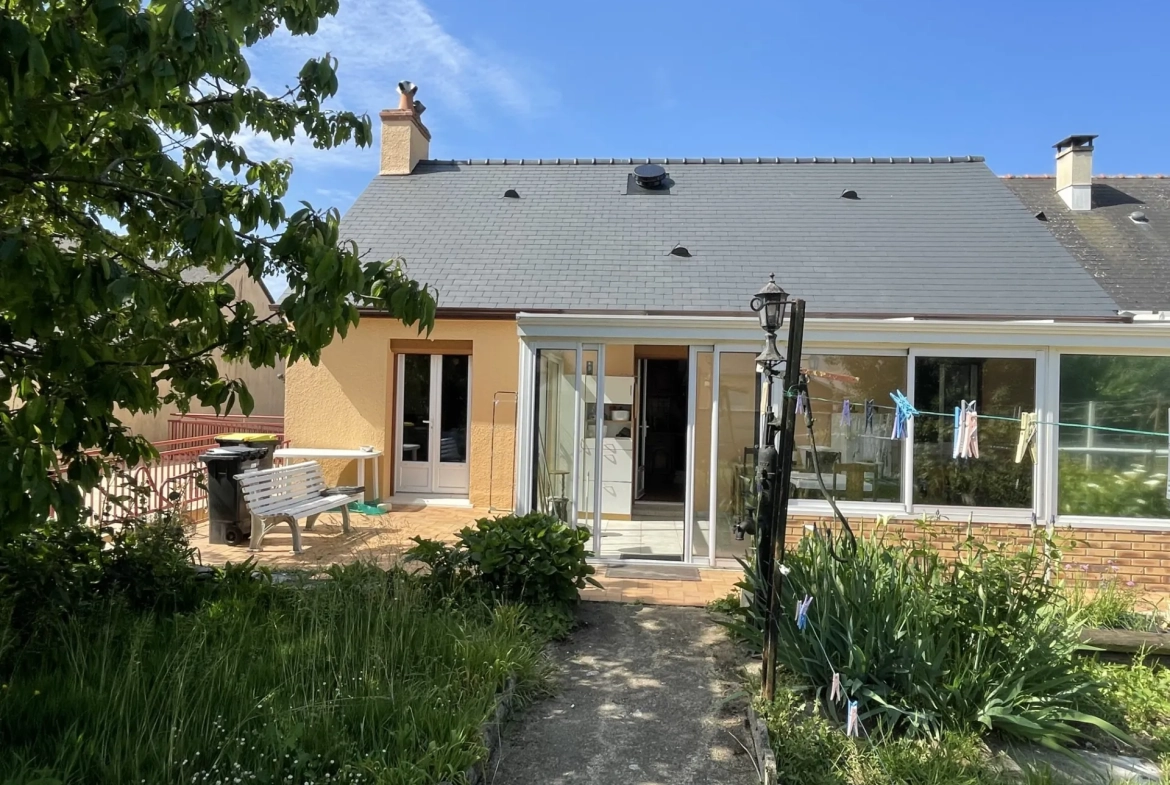 Pavillon à Le Lude avec 3 chambres, garage et panneaux solaires - Prix 191 000 € 