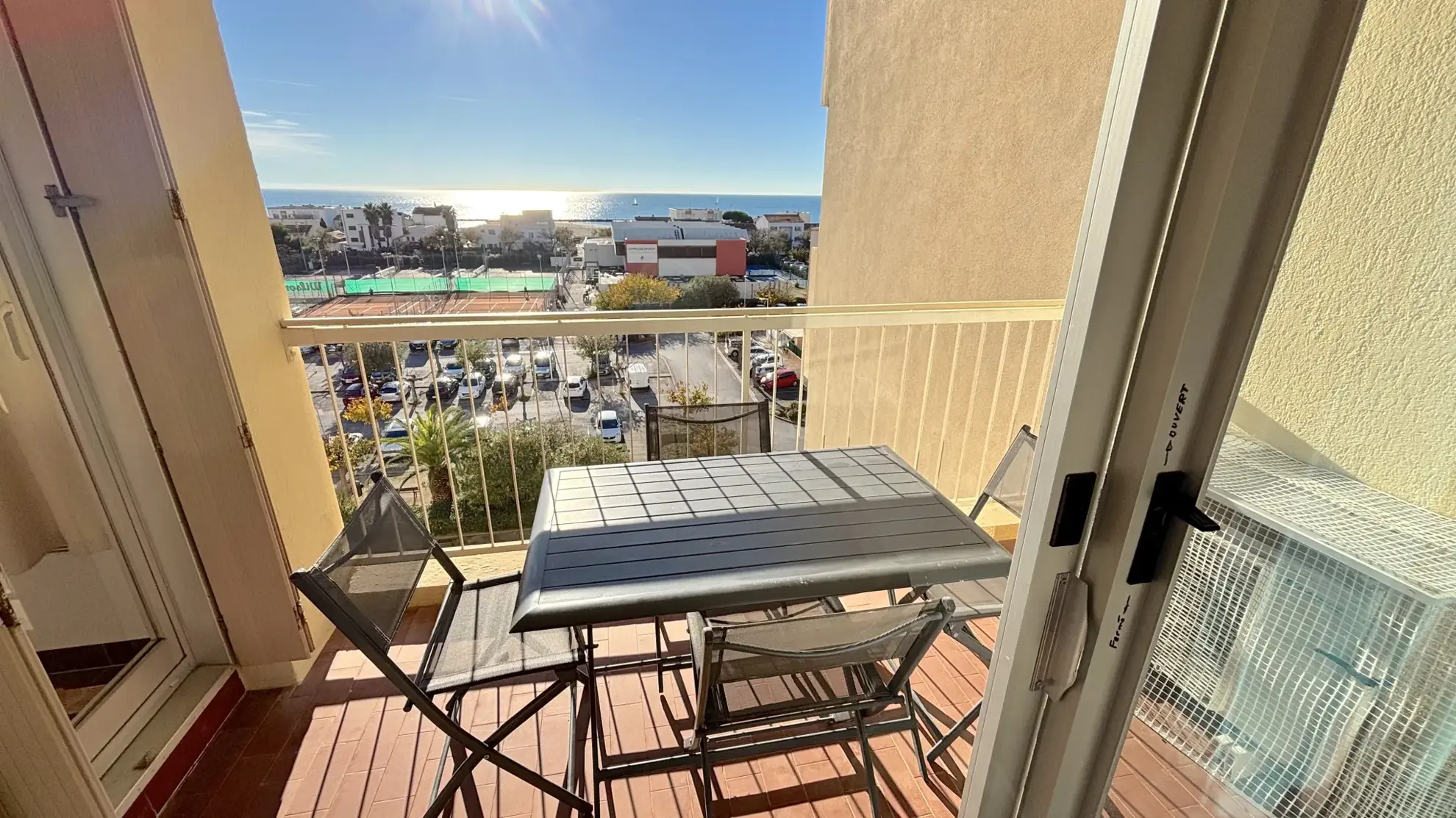 Appartement F2 avec terrasse ensoleillée et vue mer à Carnon-Plage 
