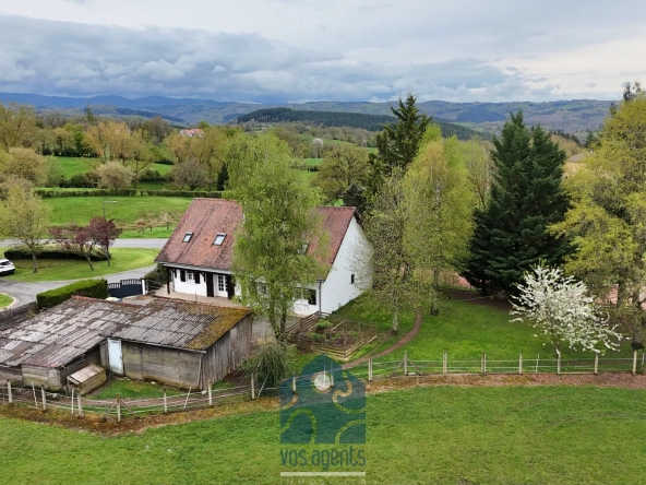 Maison individuelle 8 pièces avec terrasse, jardin et annexes à Molles