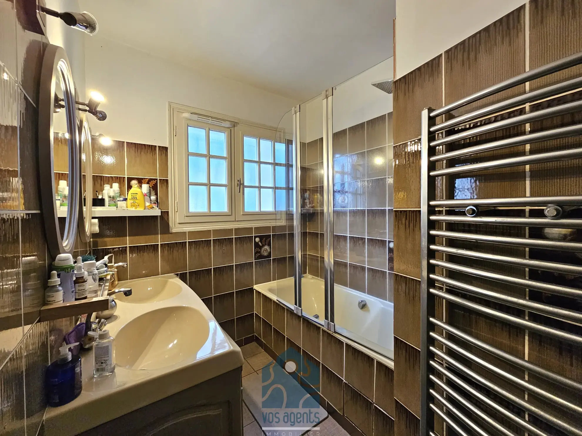 Maison individuelle 8 pièces avec terrasse, jardin et annexes à Molles 