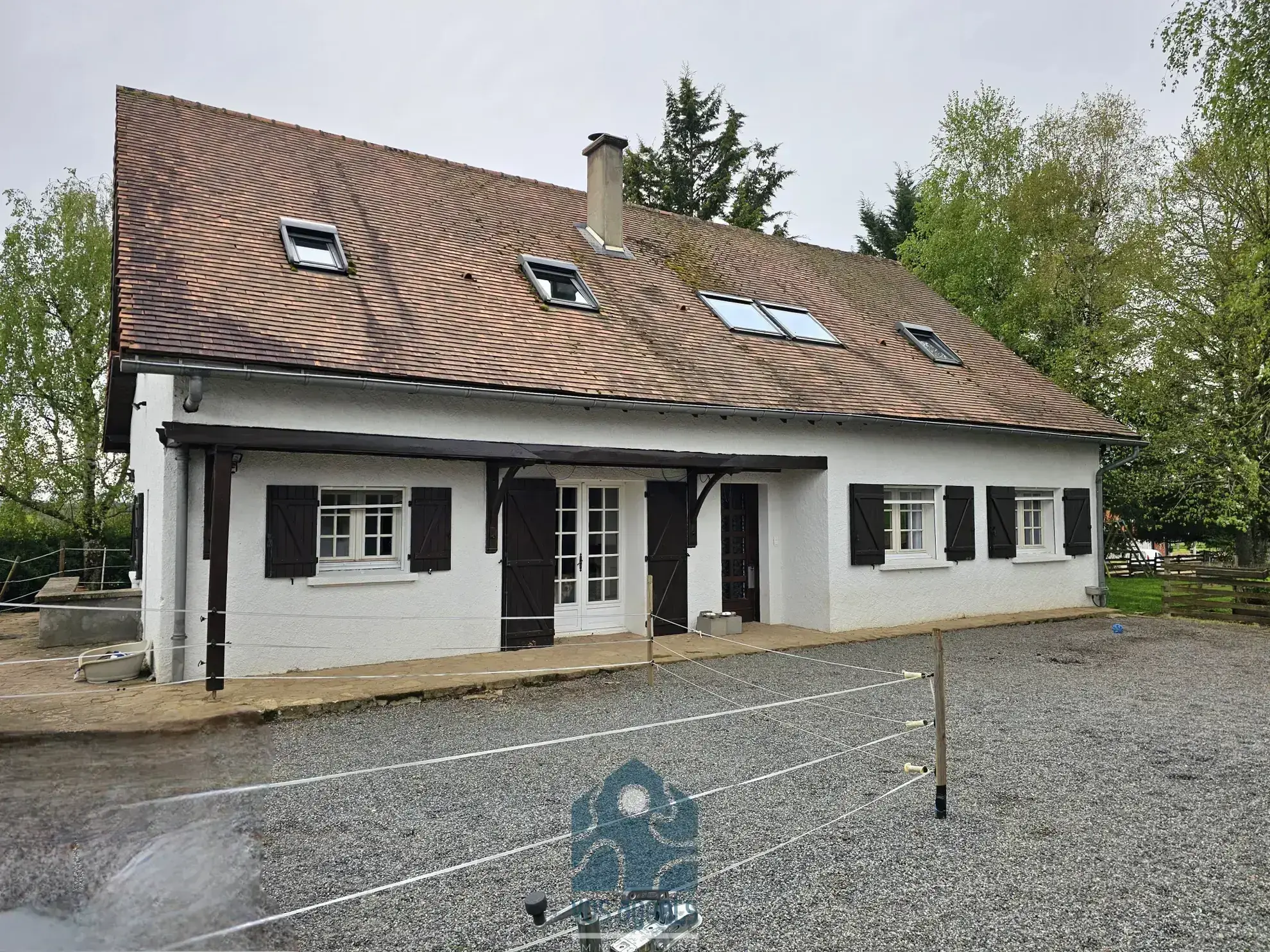 Maison individuelle 8 pièces avec terrasse, jardin et annexes à Molles 