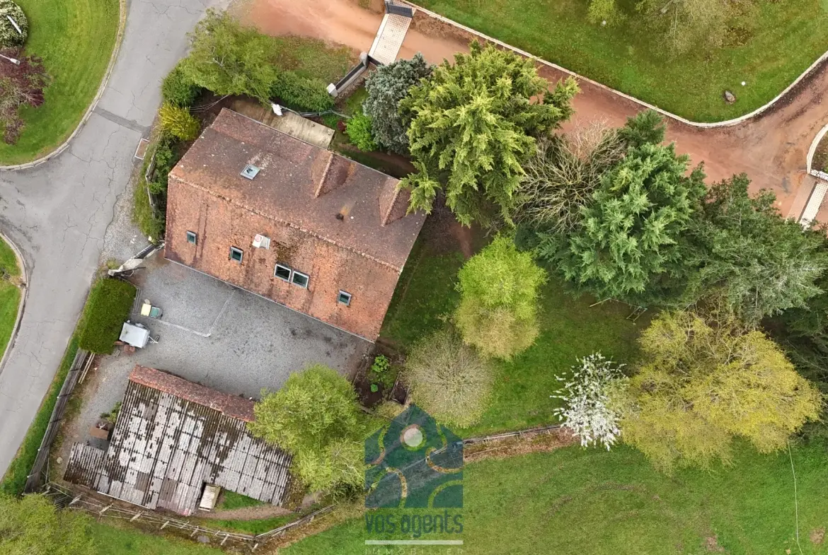 Maison individuelle 8 pièces avec terrasse, jardin et annexes à Molles 