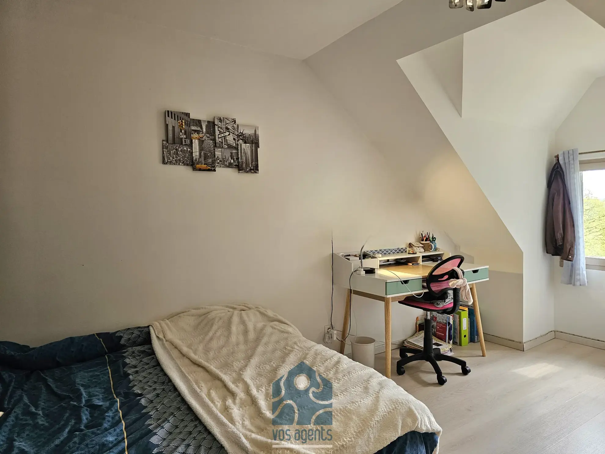 Maison individuelle 8 pièces avec terrasse, jardin et annexes à Molles 