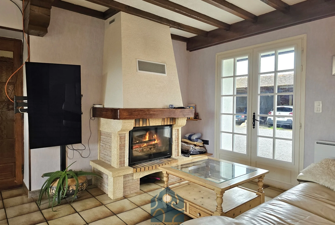 Maison individuelle 8 pièces avec terrasse, jardin et annexes à Molles 