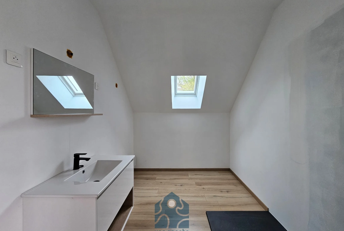 Maison individuelle 8 pièces avec terrasse, jardin et annexes à Molles 