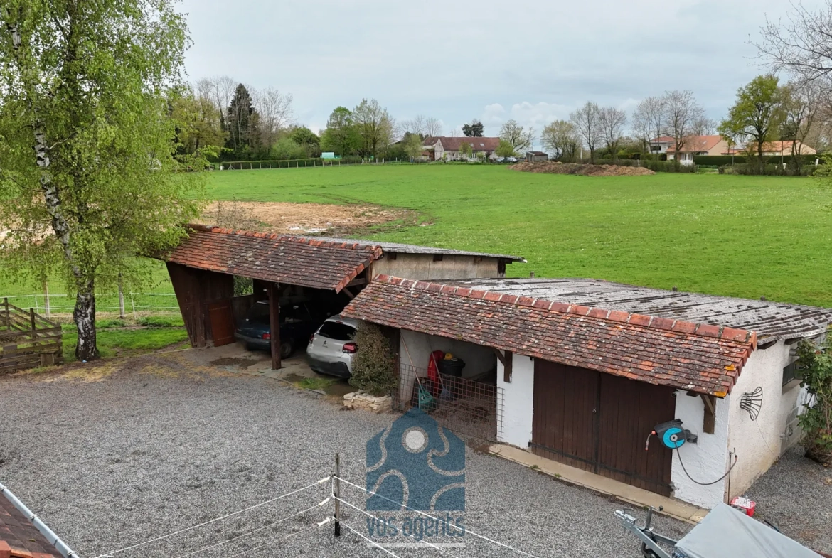 Maison individuelle 8 pièces avec terrasse, jardin et annexes à Molles 