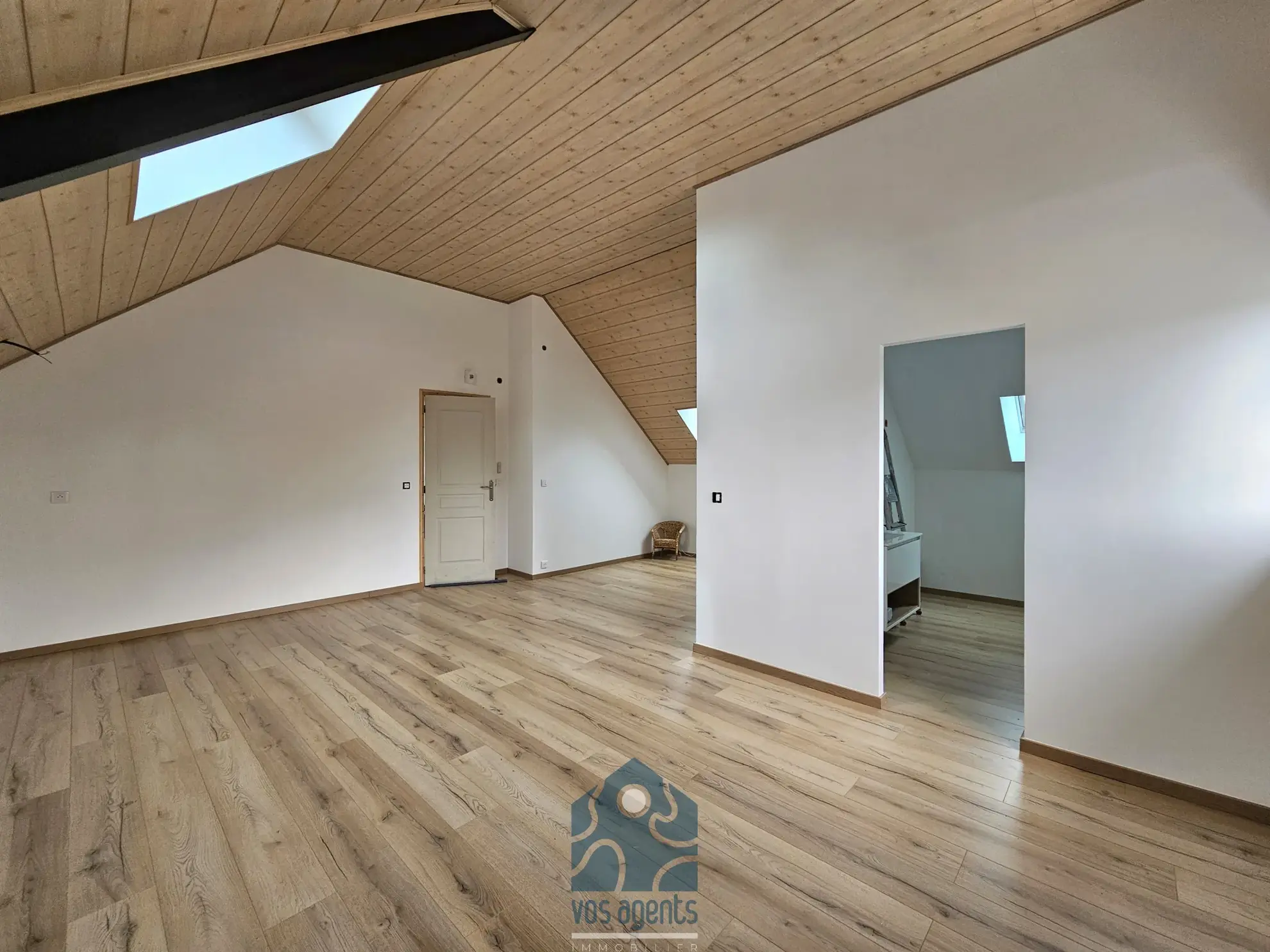 Maison individuelle 8 pièces avec terrasse, jardin et annexes à Molles 