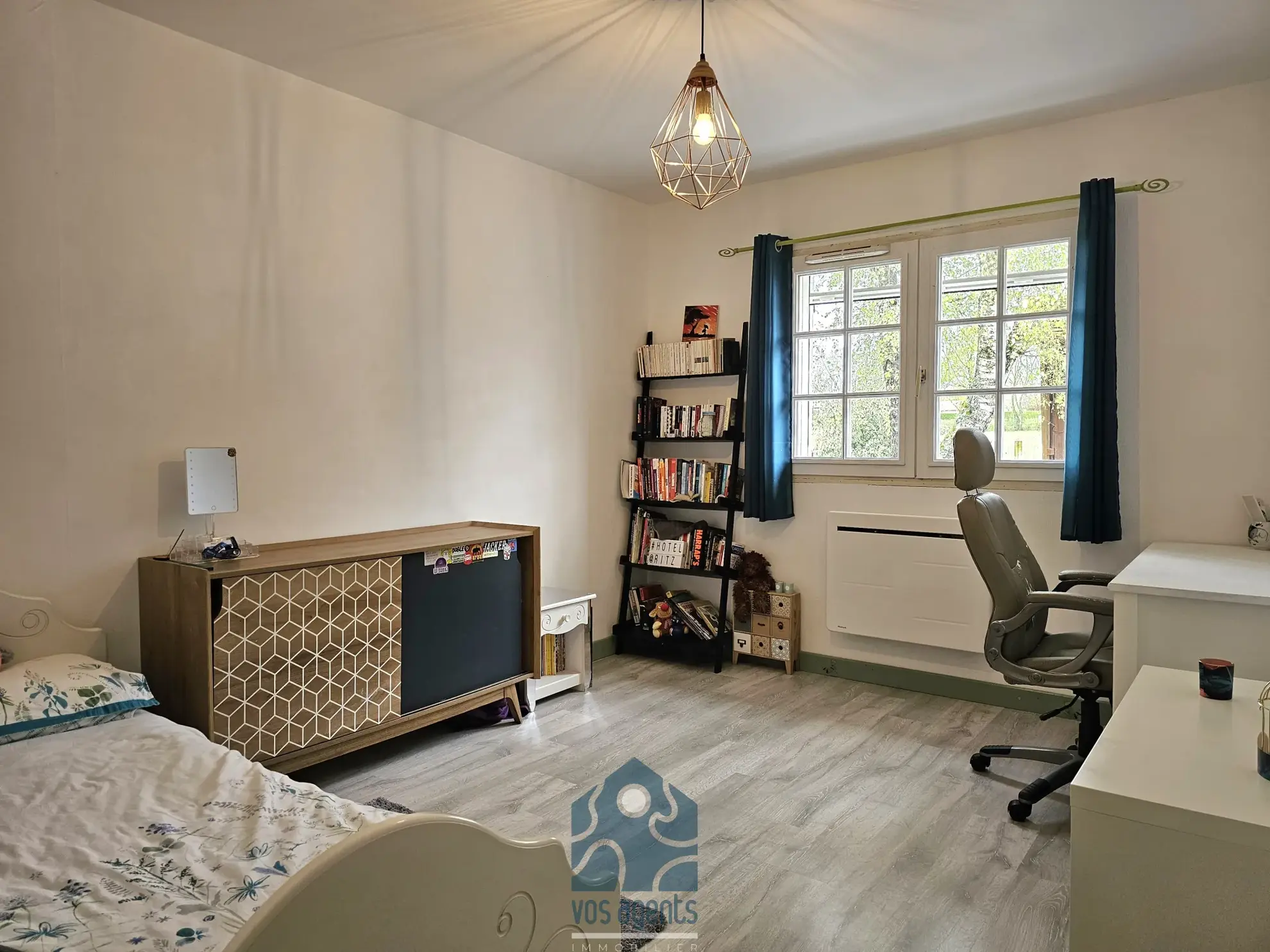 Maison individuelle 8 pièces avec terrasse, jardin et annexes à Molles 
