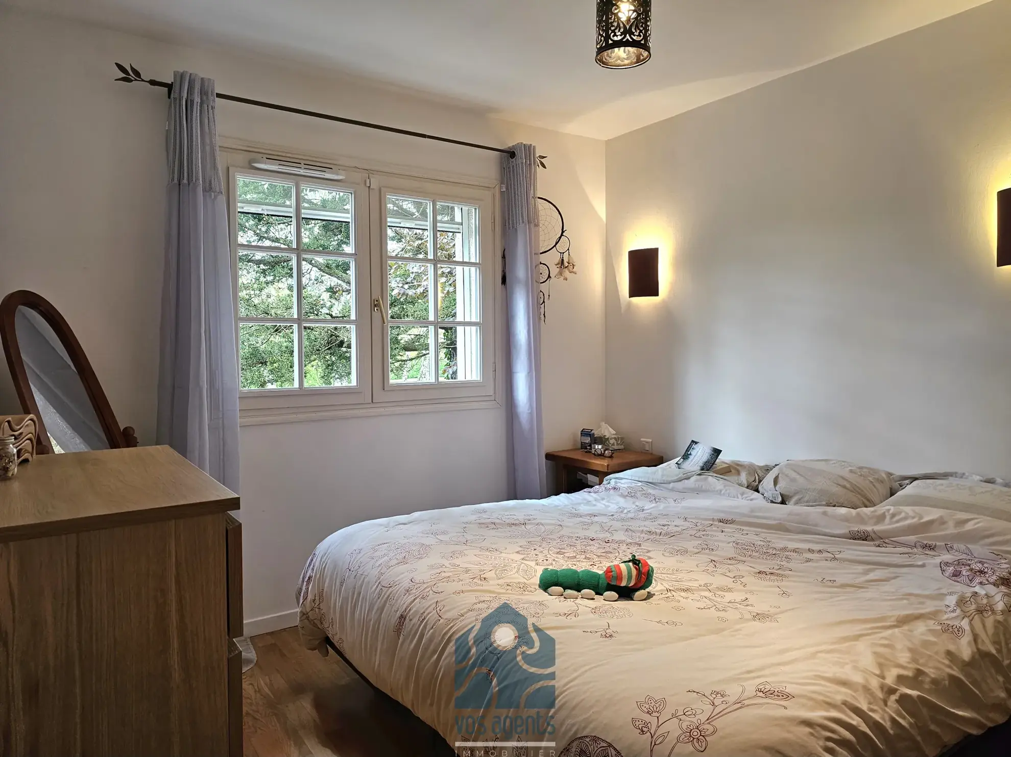 Maison individuelle 8 pièces avec terrasse, jardin et annexes à Molles 