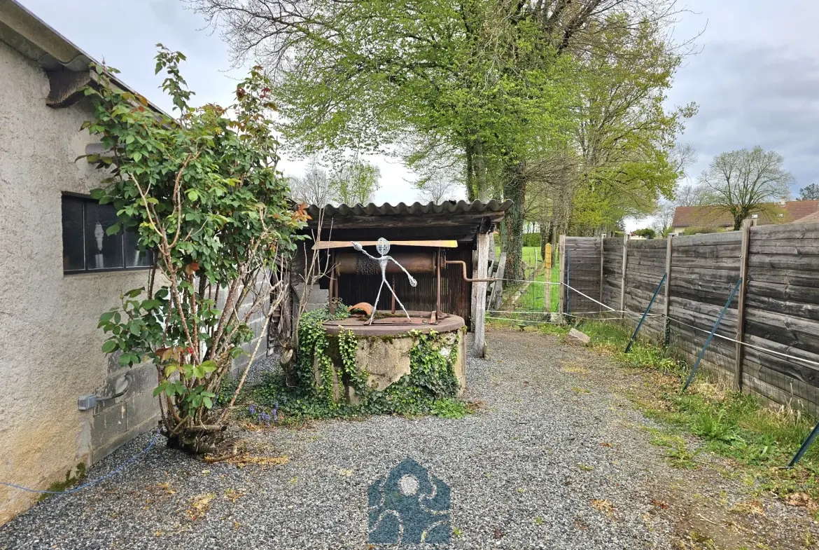 Maison individuelle 8 pièces avec terrasse, jardin et annexes à Molles 