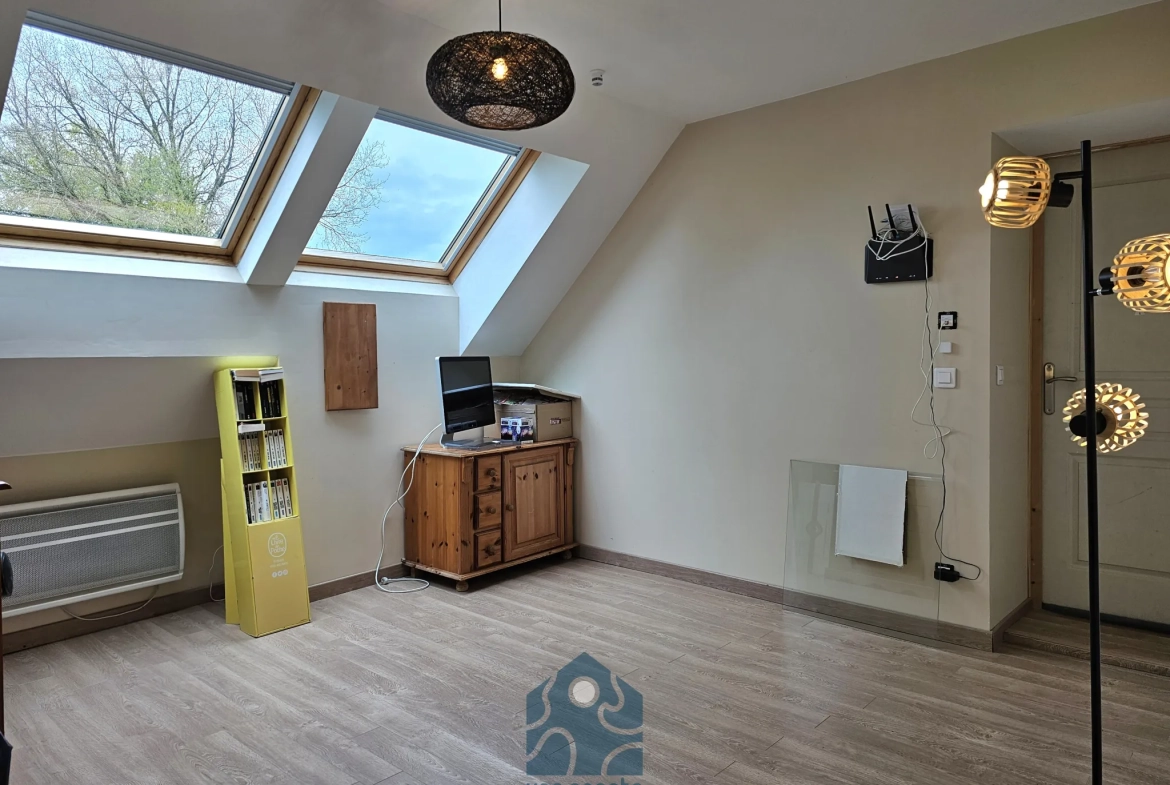 Maison individuelle 8 pièces avec terrasse, jardin et annexes à Molles 