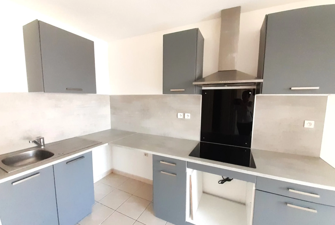 Appartement T2 avec terrasse et parking à Saint-Estève - Fonctionnel et bien situé 