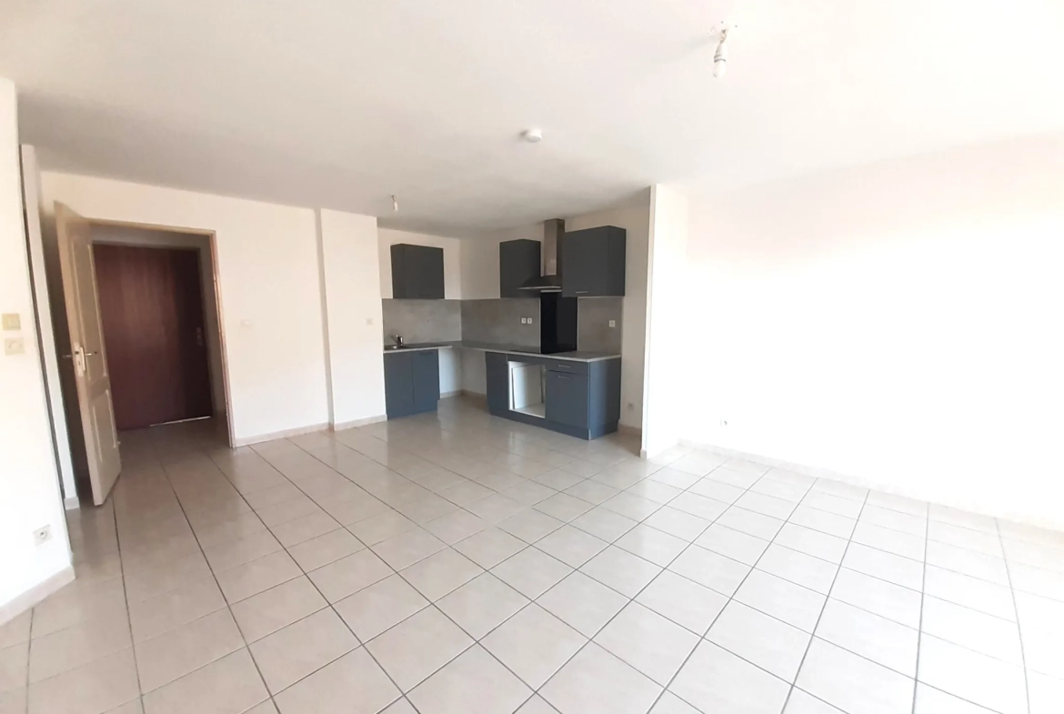 Appartement T2 avec terrasse et parking à Saint-Estève - Fonctionnel et bien situé 
