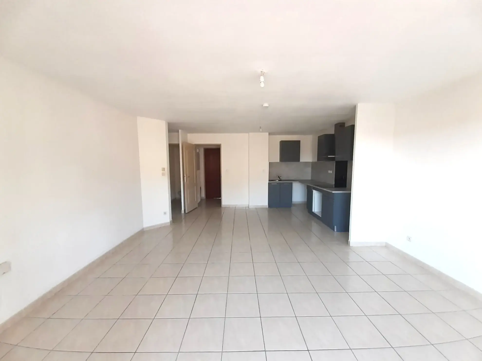 Appartement T2 avec terrasse et parking à Saint-Estève - Fonctionnel et bien situé 