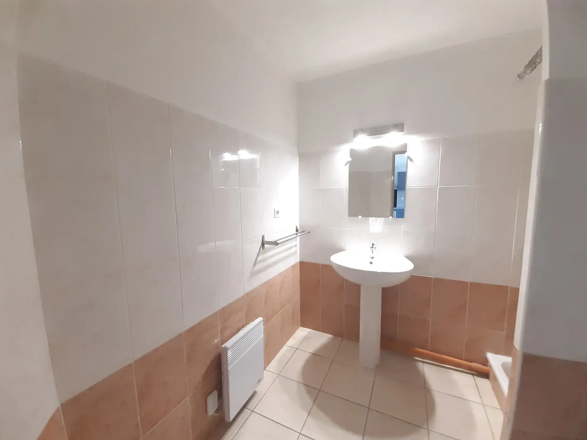 Appartement T2 avec terrasse et parking à Saint-Estève - Fonctionnel et bien situé 