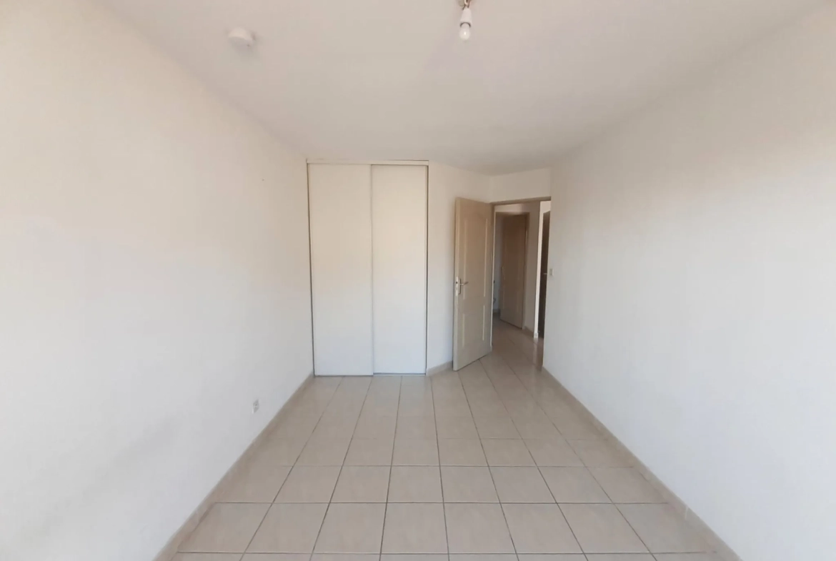 Appartement T2 avec terrasse et parking à Saint-Estève - Fonctionnel et bien situé 