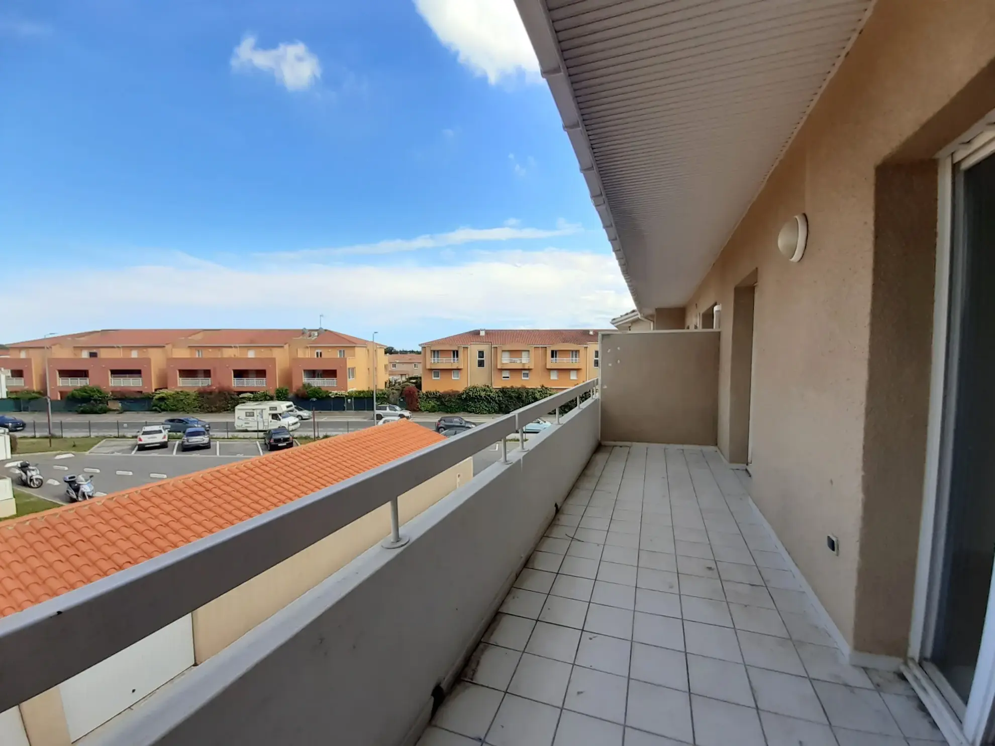 Appartement T2 avec terrasse et parking à Saint-Estève - Fonctionnel et bien situé 