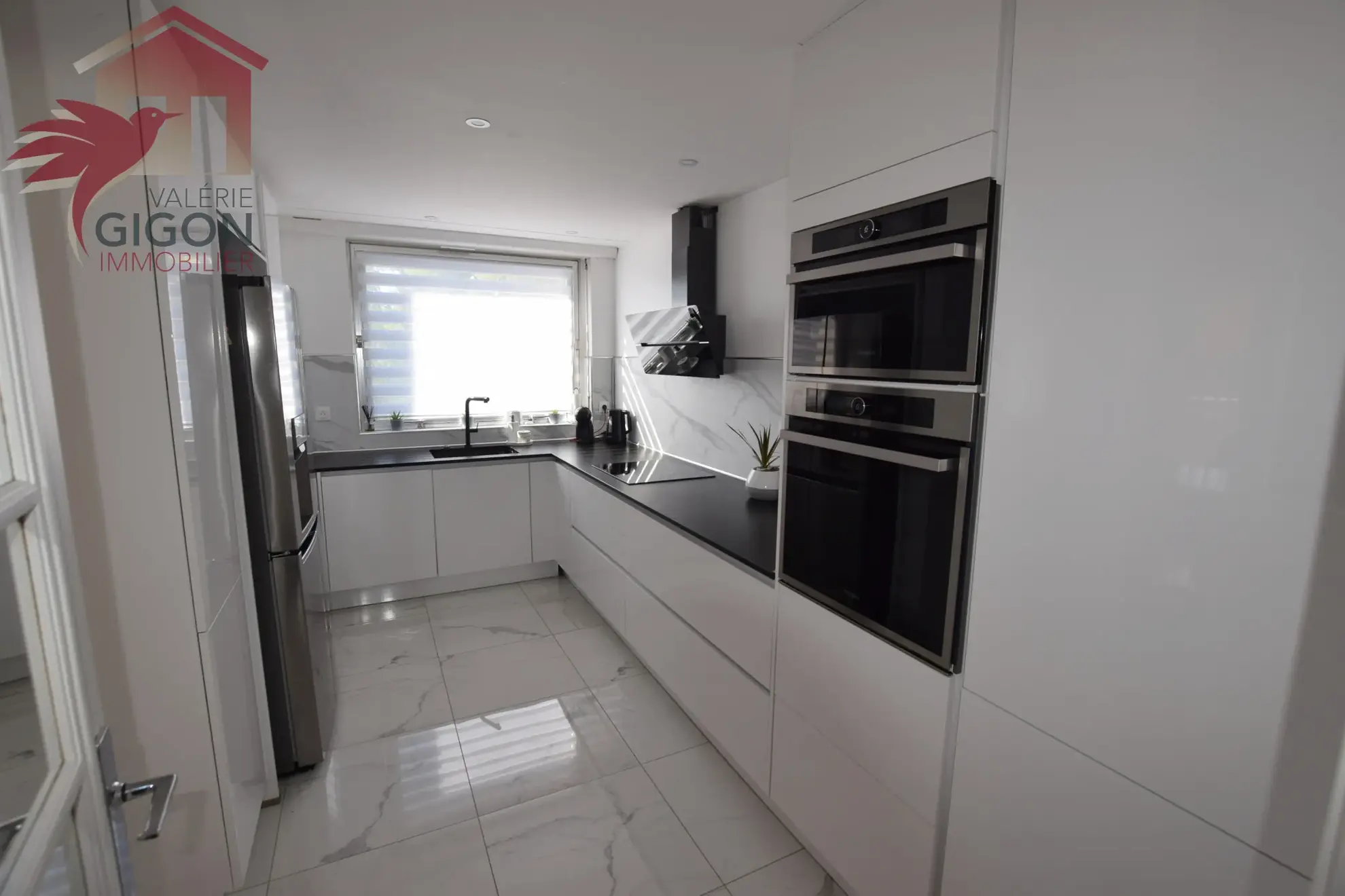 Appartement contemporain rénové de type F6 à Montbéliard avec terrasses et garage 