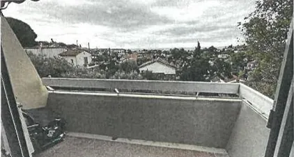 Studio de 15 m² à vendre à Antibes avec terrasse et parking, enchères immobilières 