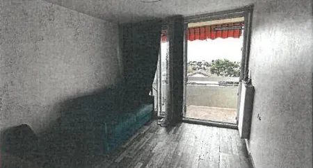 Studio de 15 m² à vendre à Antibes avec terrasse et parking, enchères immobilières 
