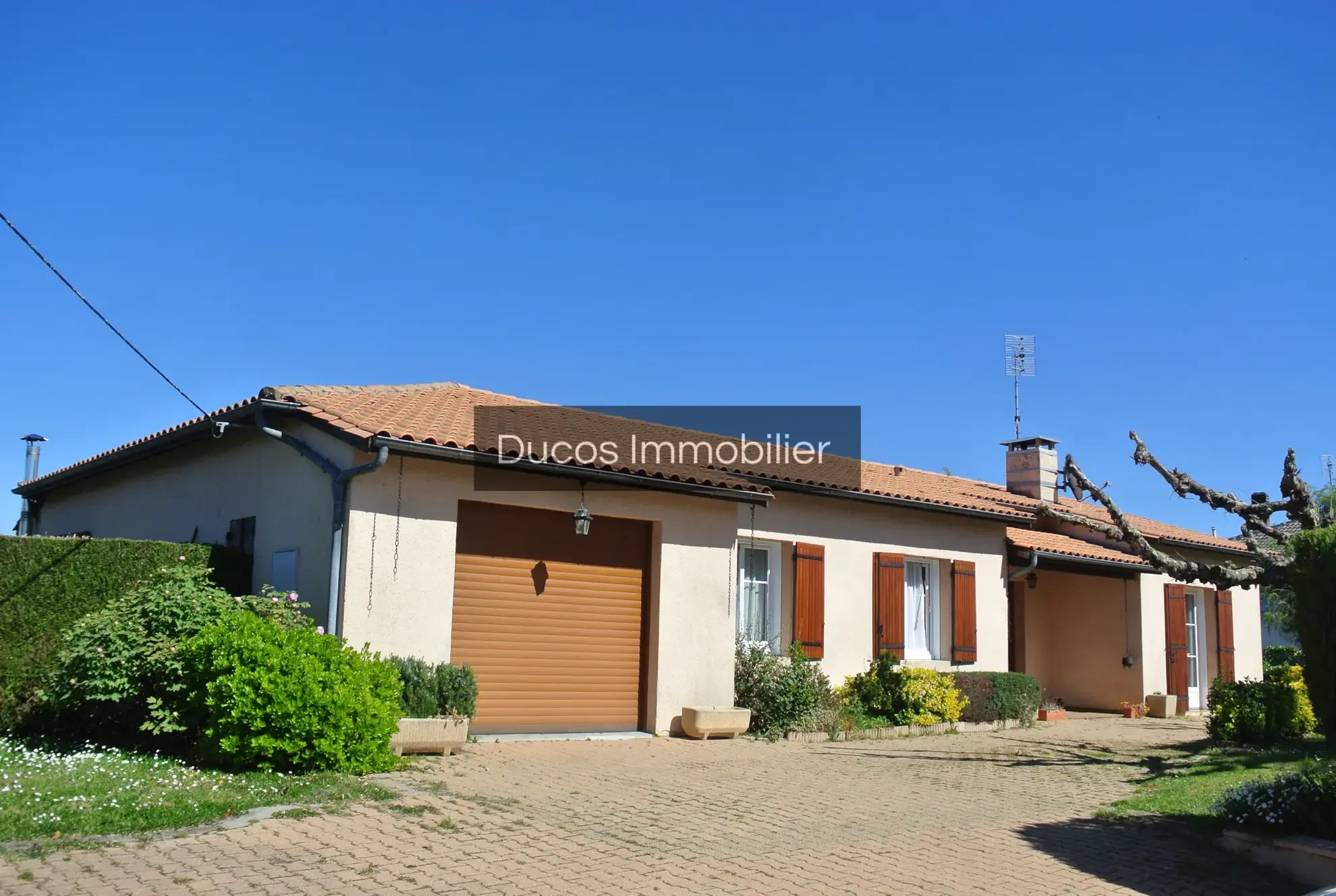 Maison de plain-pied à Lavergne avec jardin et garage – Située dans un quartier calme 