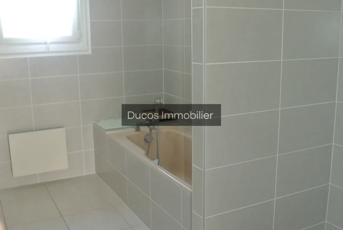 Maison de plain-pied à Lavergne avec jardin et garage – Située dans un quartier calme 