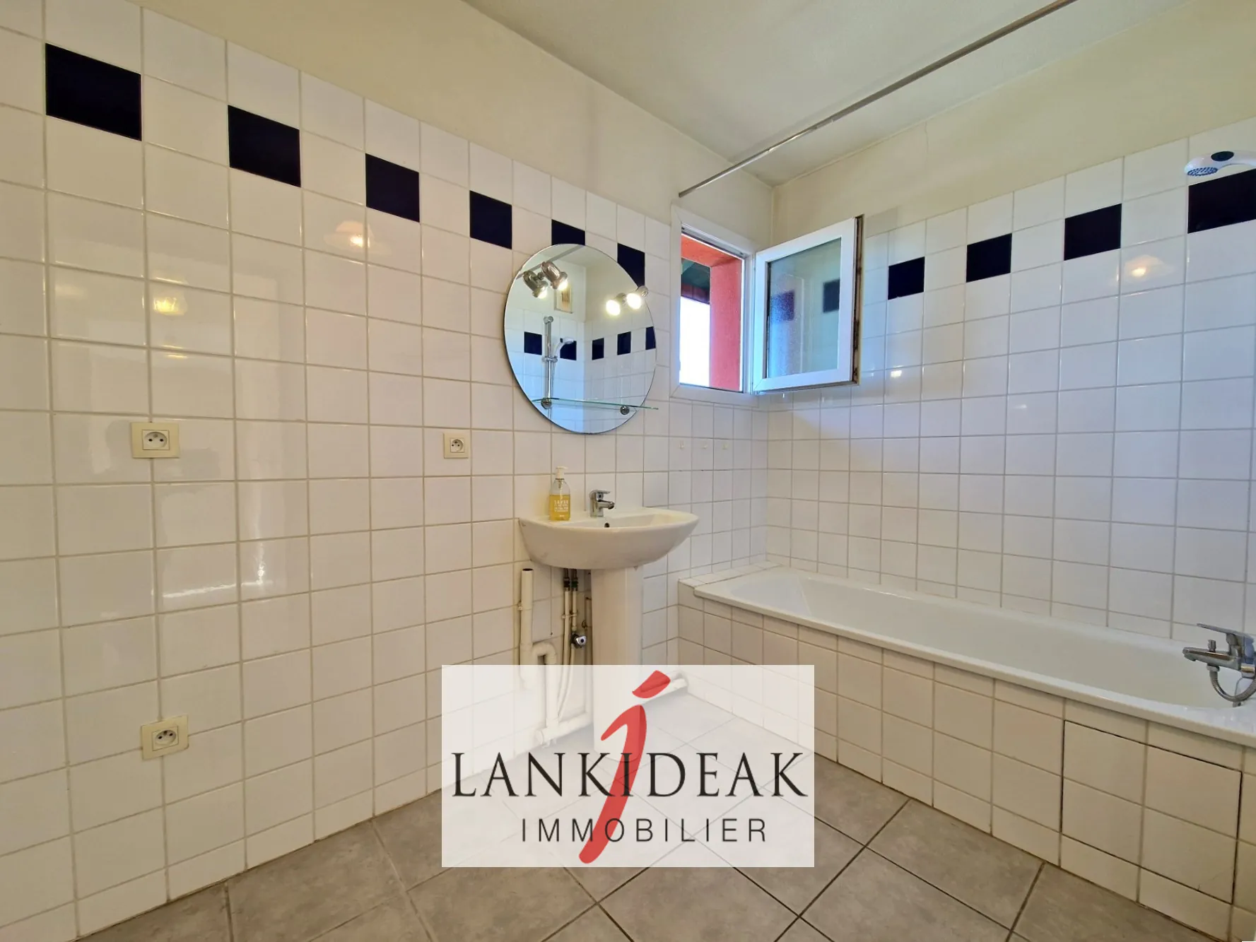 Vente Appartement T3 de 67 m2 avec terrasse et parking à Boucau 