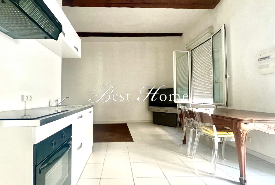 Appartement T2 à vendre à Nîmes, 48 m2 avec cave voutée, proche de la Maison Carrée 
