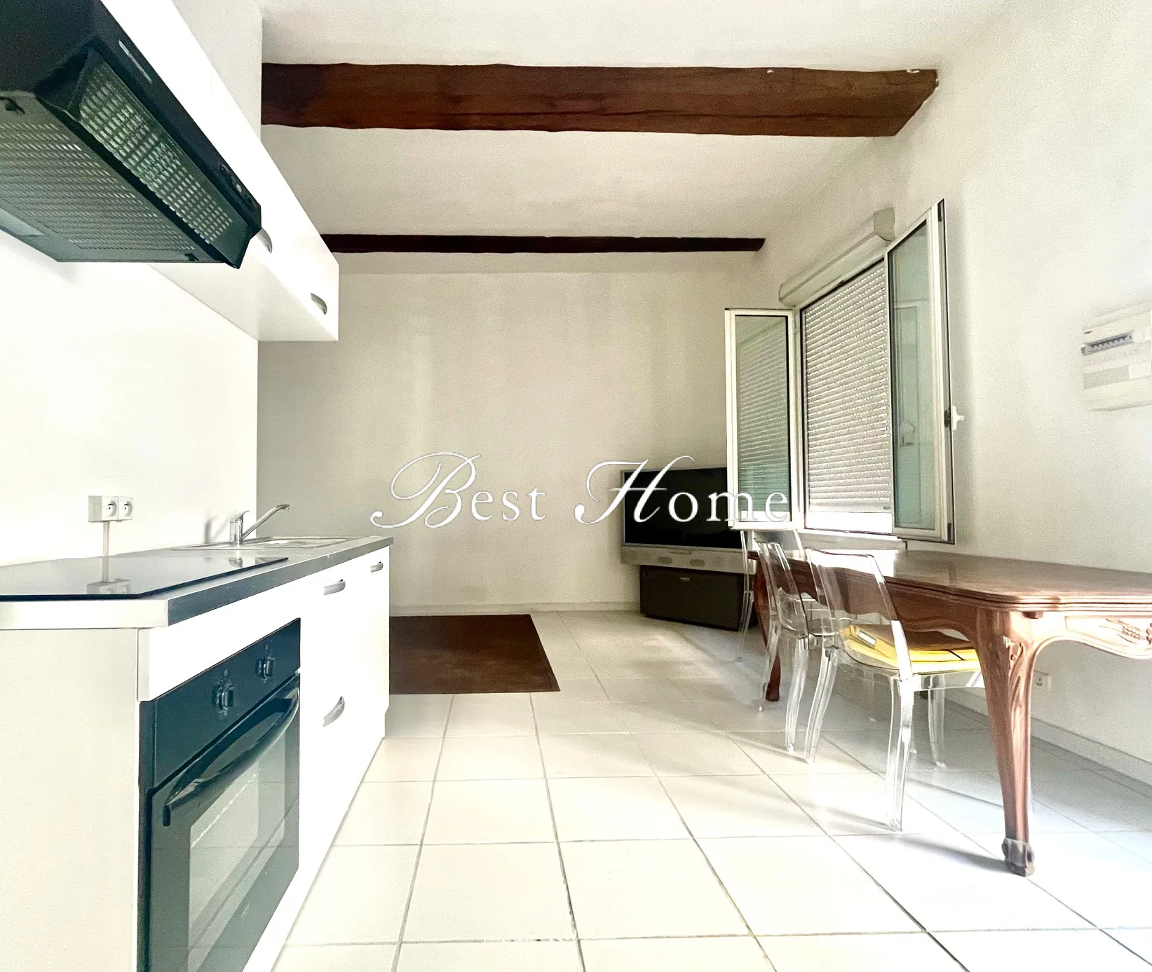 Appartement T2 à vendre à Nîmes, 48 m2 avec cave voutée, proche de la Maison Carrée 