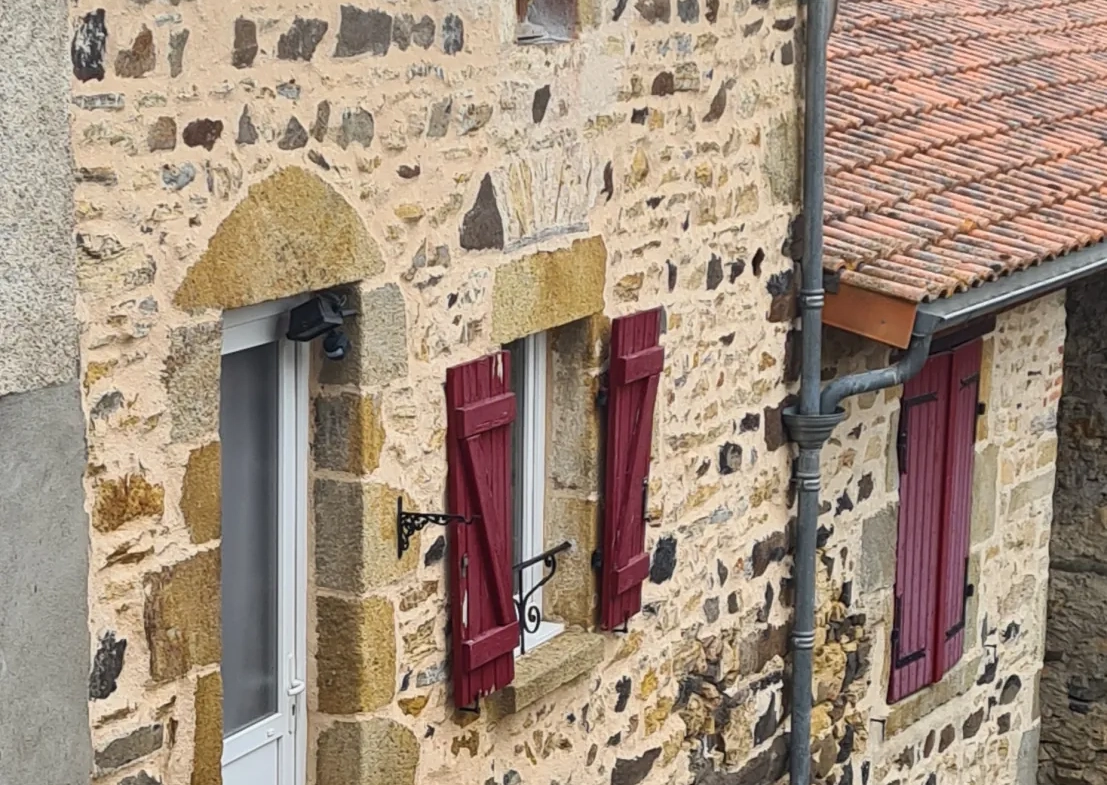 Charmante maison de village T5 à Laps, proche Vic le Comte, offrant garage, cave et grenier aménageable 