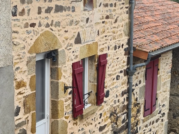 Charmante maison de village T5 à Laps, proche Vic le Comte, offrant garage, cave et grenier aménageable 