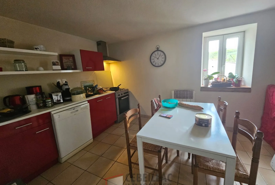 Charmante maison de village T5 à Laps, proche Vic le Comte, offrant garage, cave et grenier aménageable 