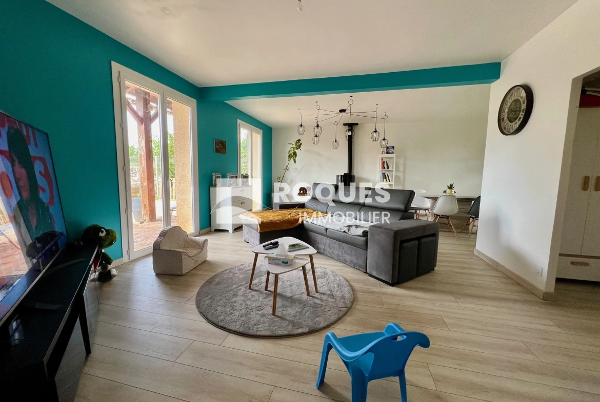 Maison à vendre à La Cavalerie avec grand jardin, 5 chambres et garage 