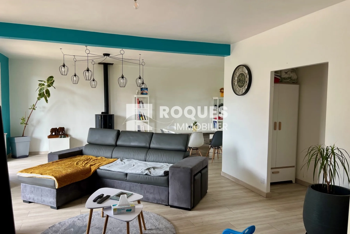 Maison à vendre à La Cavalerie avec grand jardin, 5 chambres et garage 