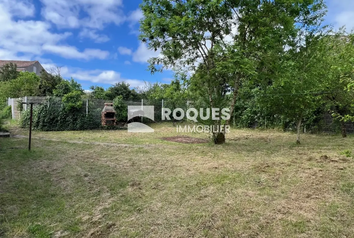 Maison à vendre à La Cavalerie avec grand jardin, 5 chambres et garage 