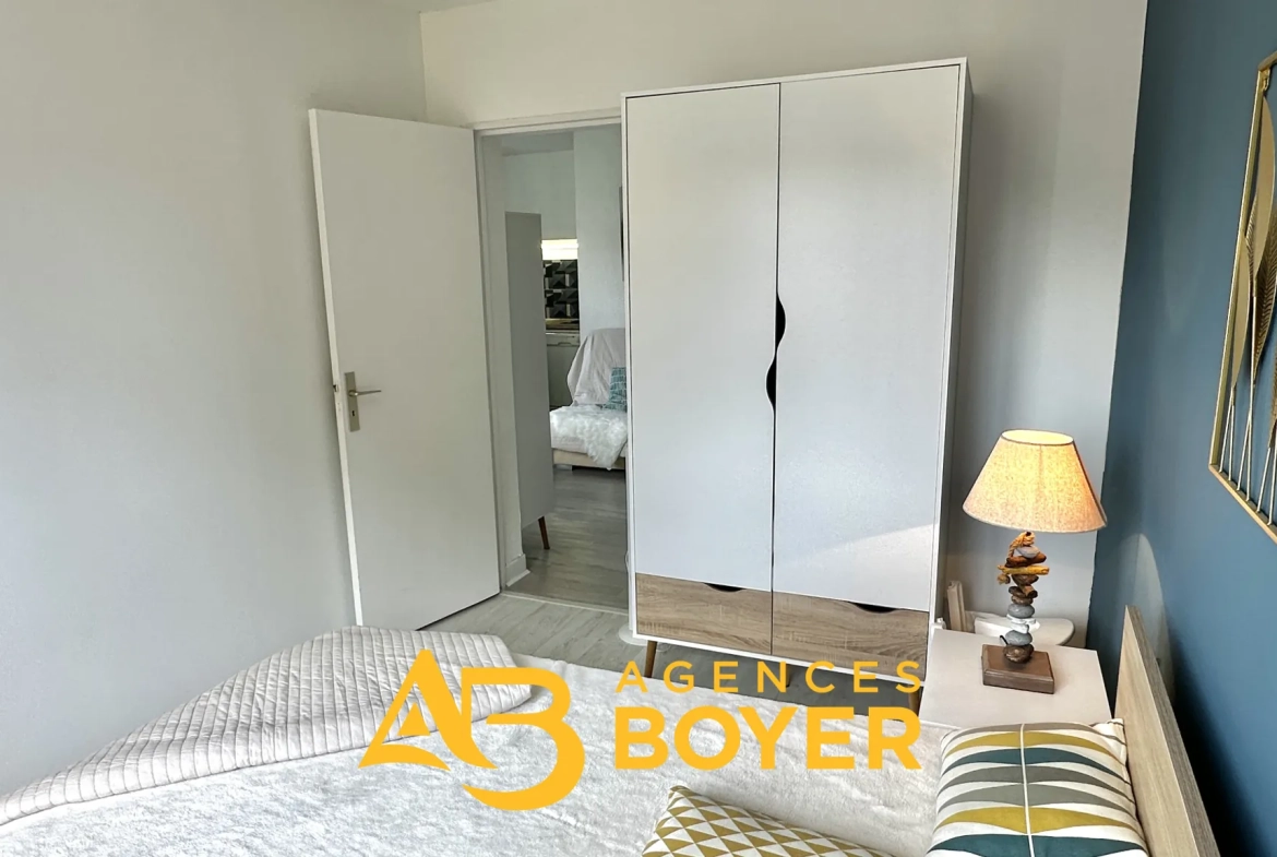 Appartement 2 pièces rénové avec vue dégagée, piscine et accès mer à Bandol 