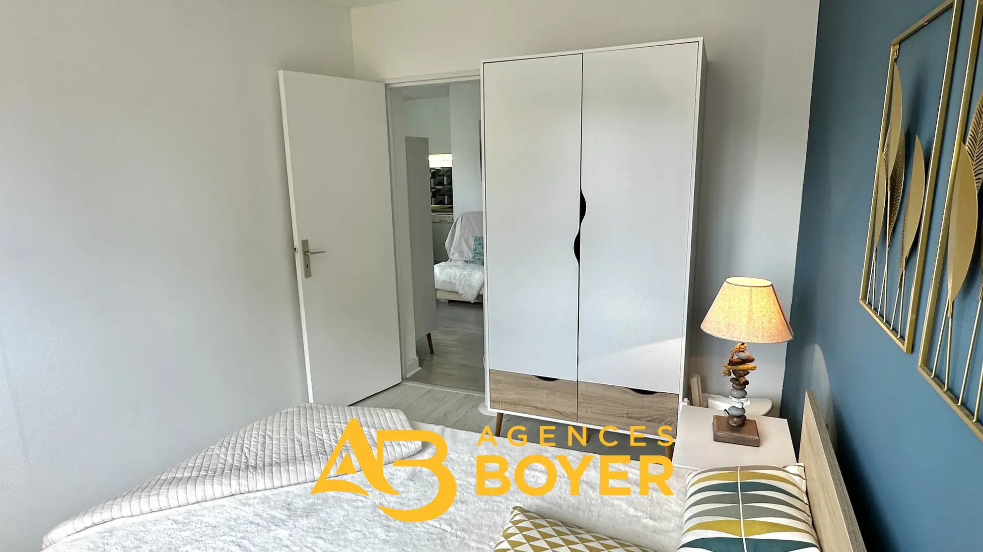 Appartement 2 pièces rénové avec vue dégagée, piscine et accès mer à Bandol 