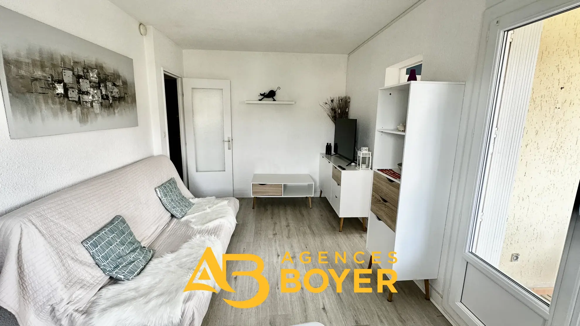 Appartement 2 pièces rénové avec vue dégagée, piscine et accès mer à Bandol 