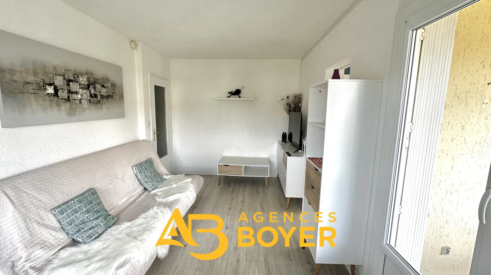 Appartement 2 pièces rénové avec vue dégagée, piscine et accès mer à Bandol 