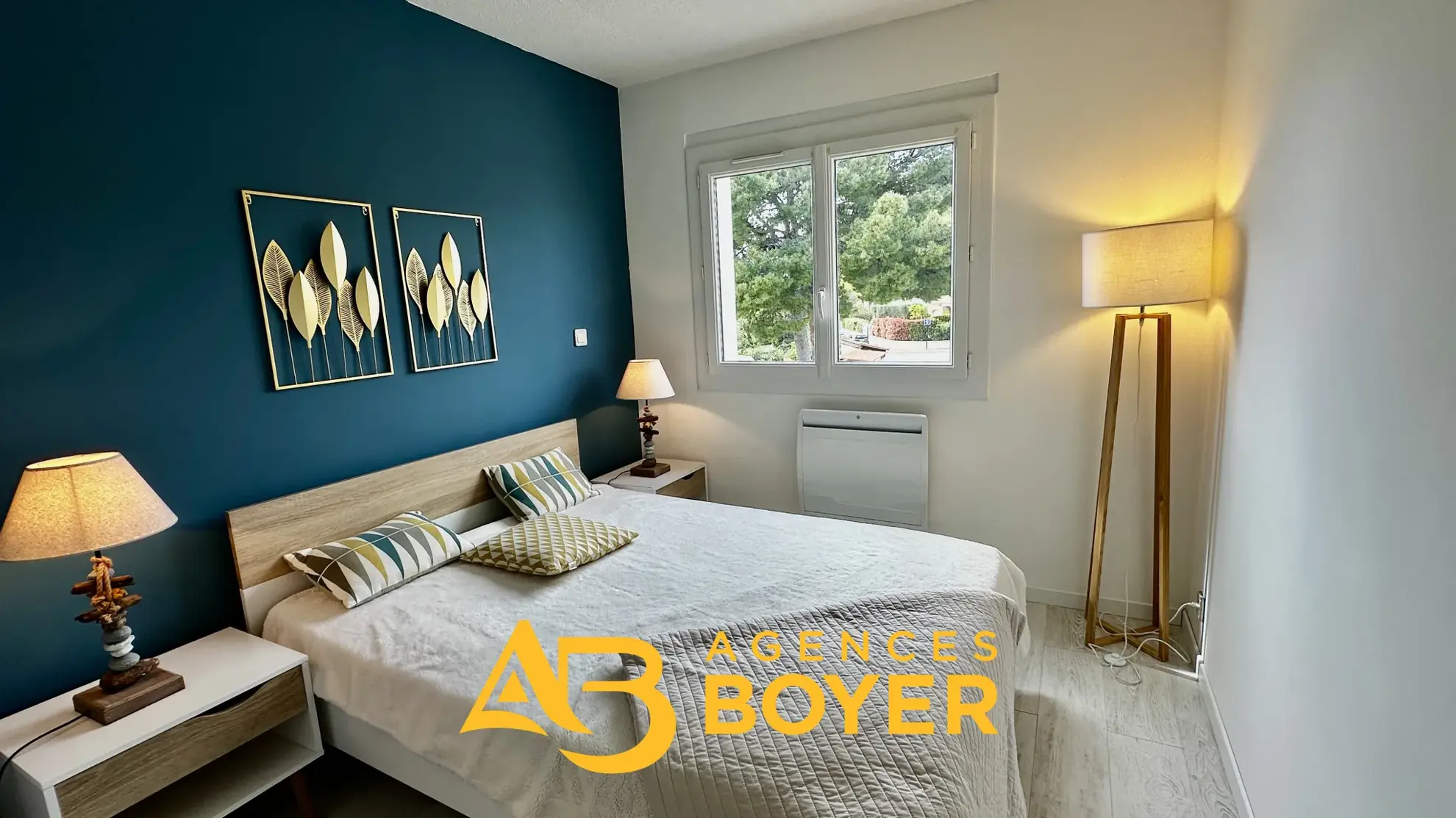 Appartement 2 pièces rénové avec vue dégagée, piscine et accès mer à Bandol 