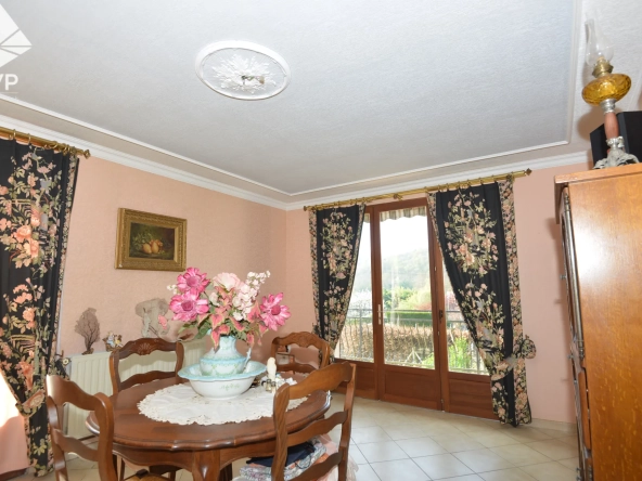Pavillon lumineux avec 3 chambres à Lillebonne – proche commodités 