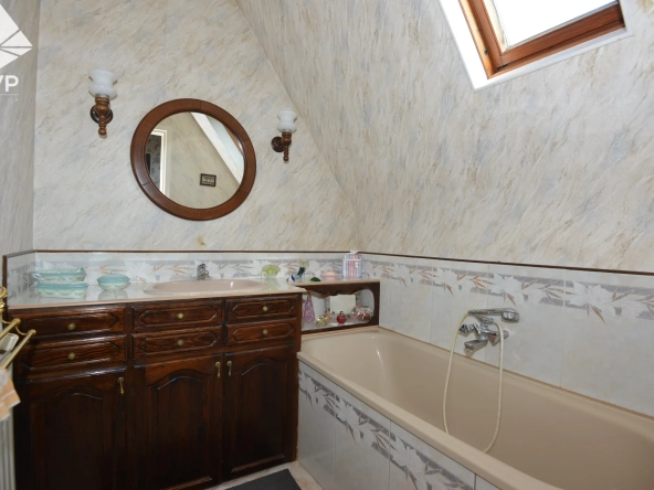 Pavillon lumineux avec 3 chambres à Lillebonne – proche commodités 