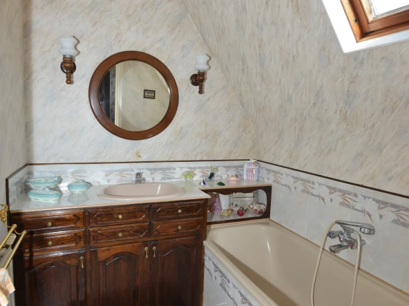 Pavillon lumineux avec 3 chambres à Lillebonne – proche commodités 