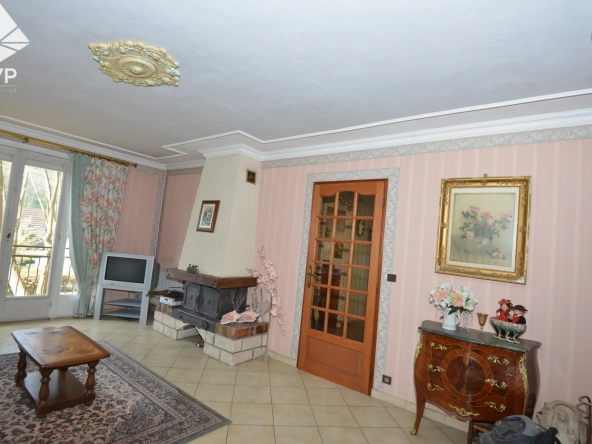 Pavillon lumineux avec 3 chambres à Lillebonne – proche commodités 