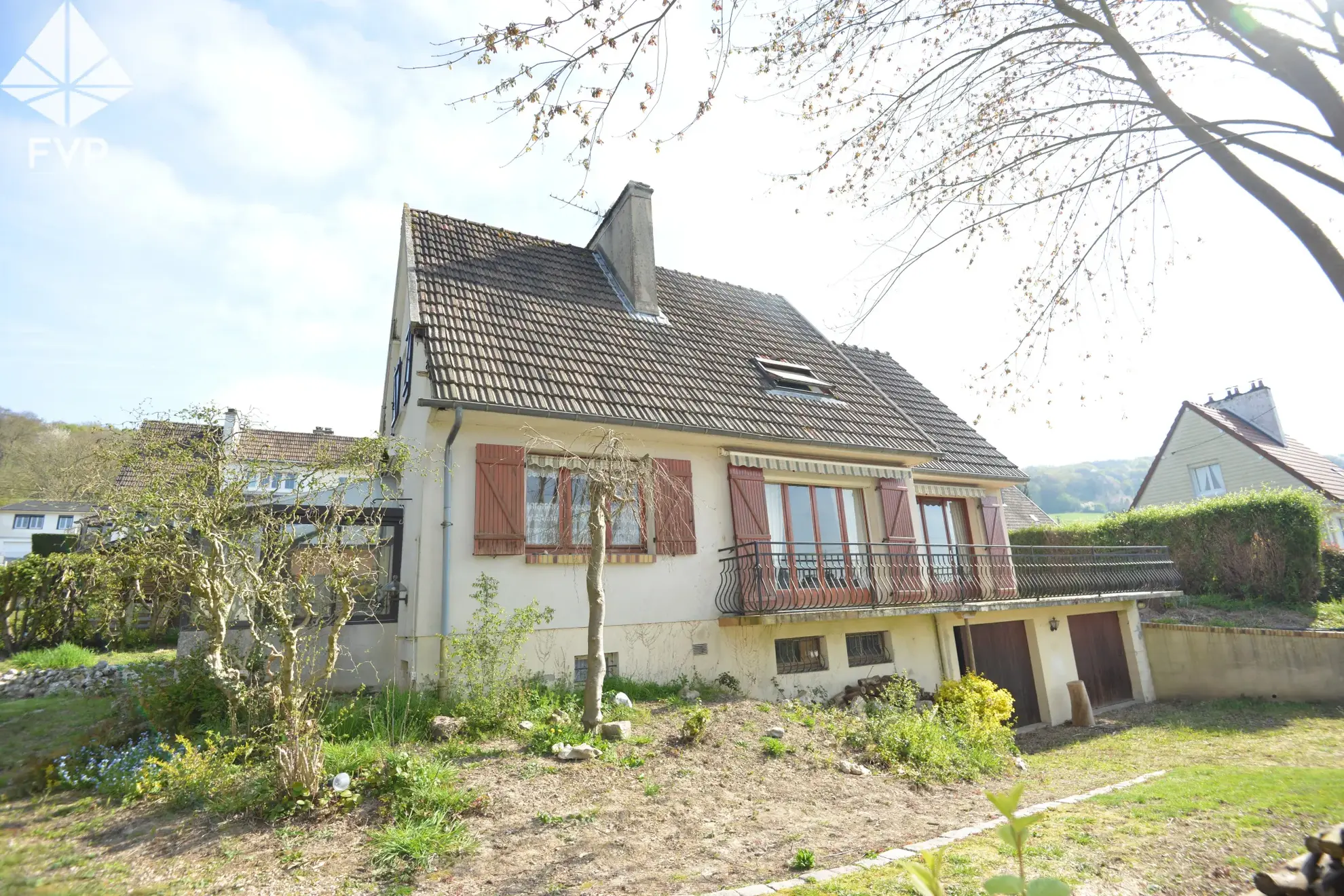 Pavillon lumineux avec 3 chambres à Lillebonne – proche commodités 