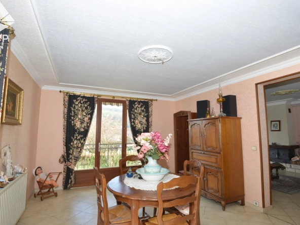 Pavillon lumineux avec 3 chambres à Lillebonne – proche commodités 