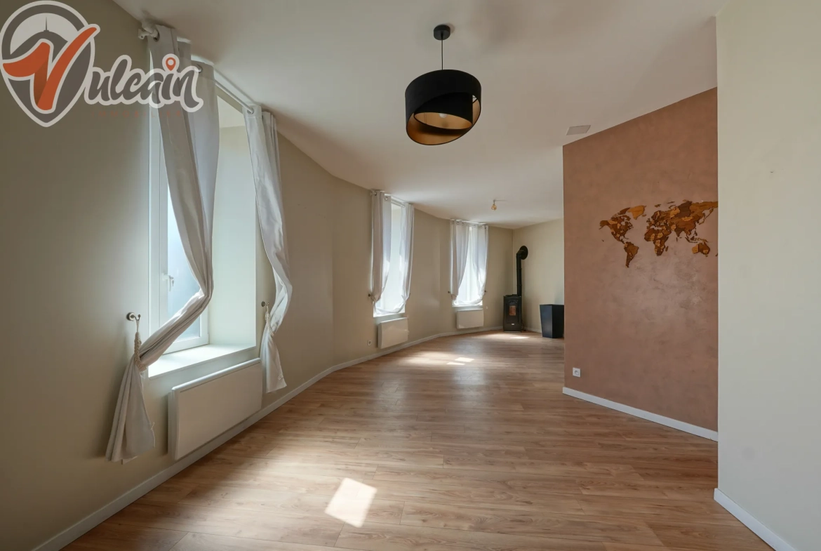 Grande maison de bourg lumineuse à Ludesse, 170 m² avec terrasse et garage 