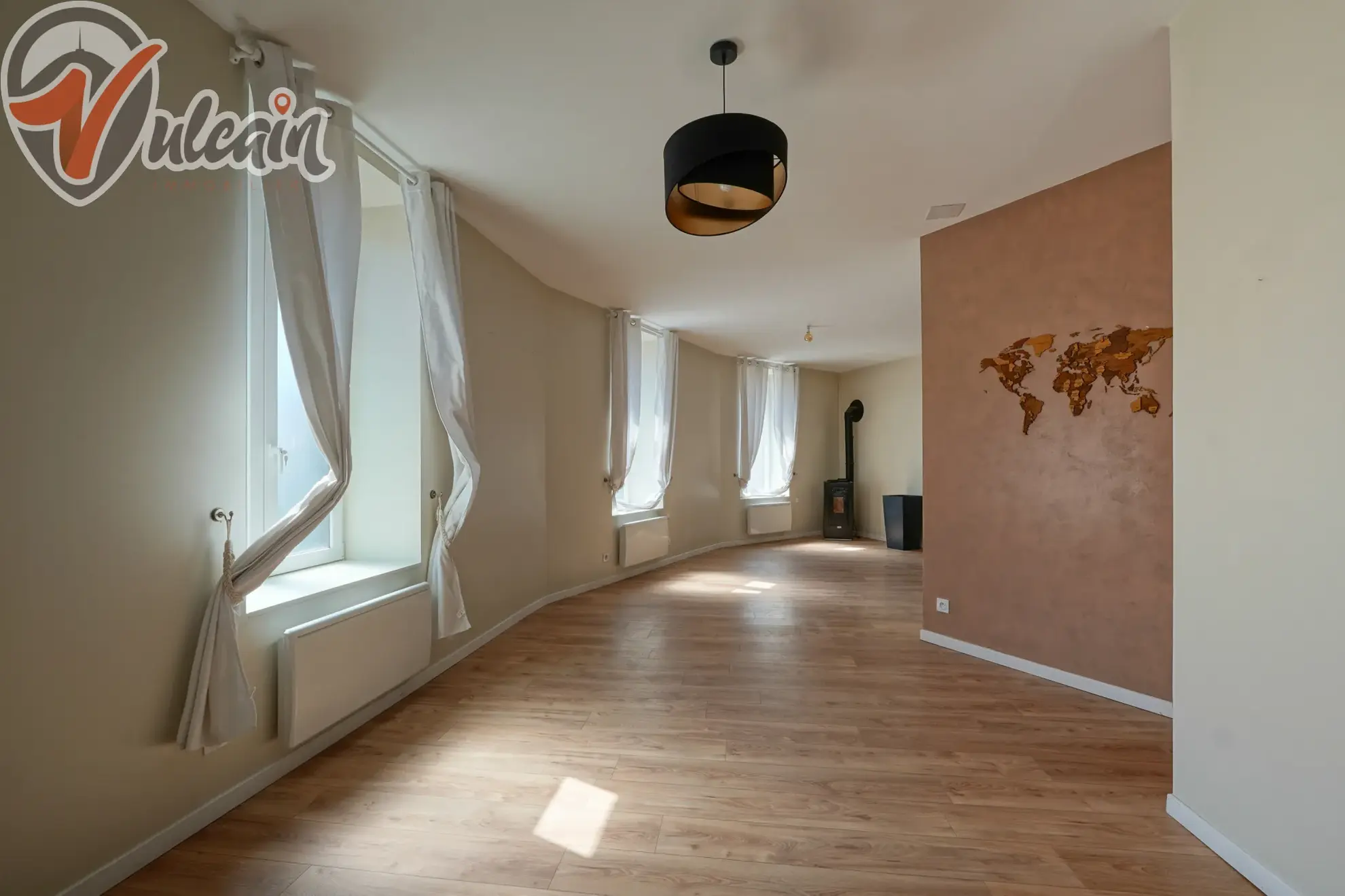 Grande maison de bourg lumineuse à Ludesse, 170 m² avec terrasse et garage 