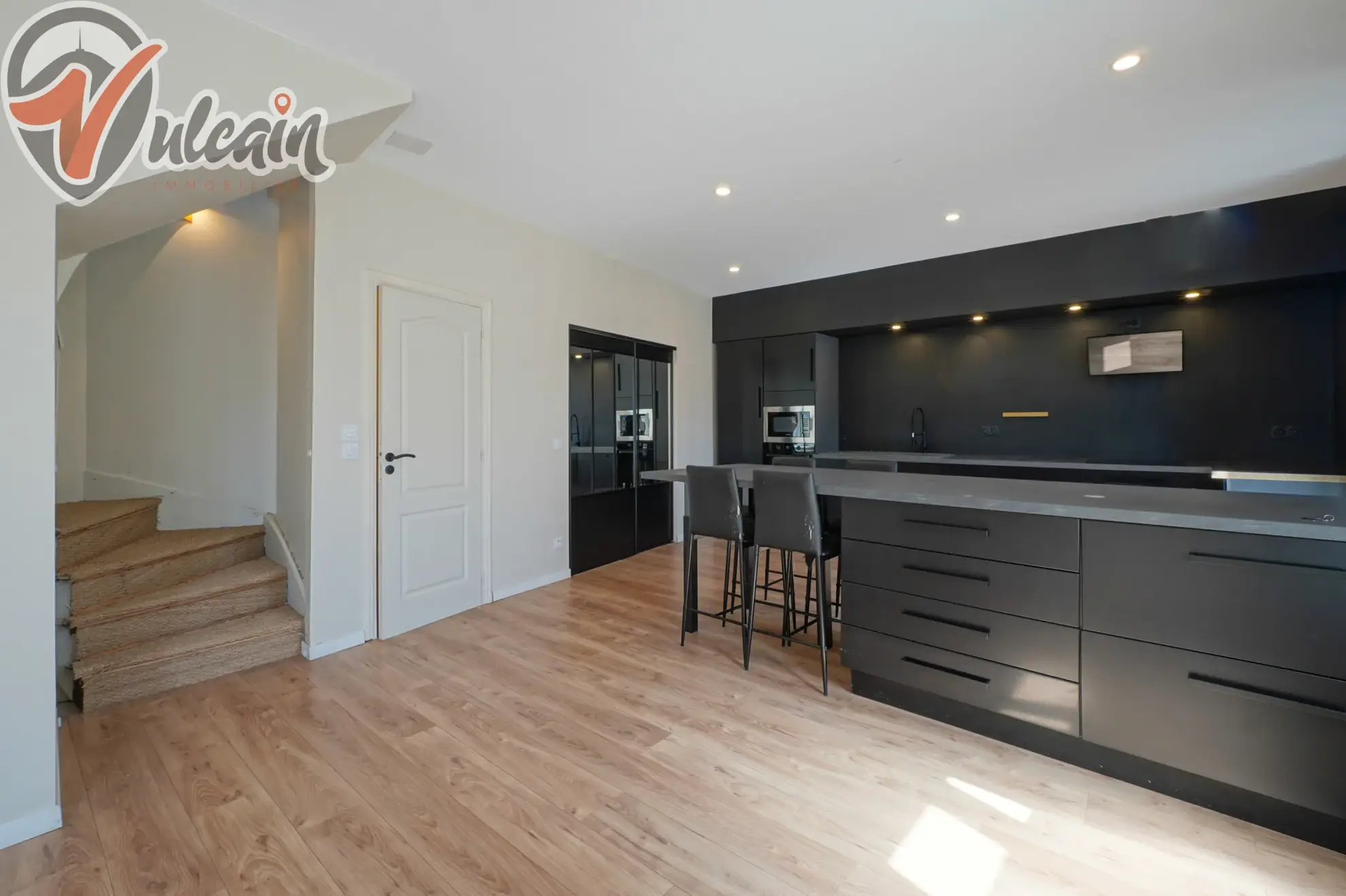 Grande maison de bourg lumineuse à Ludesse, 170 m² avec terrasse et garage 